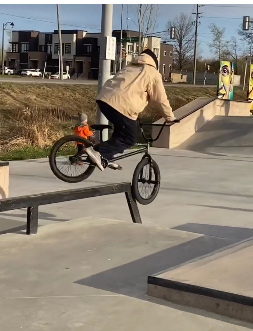 RuetsBikeCo. "Hooker Harvey’s Tire